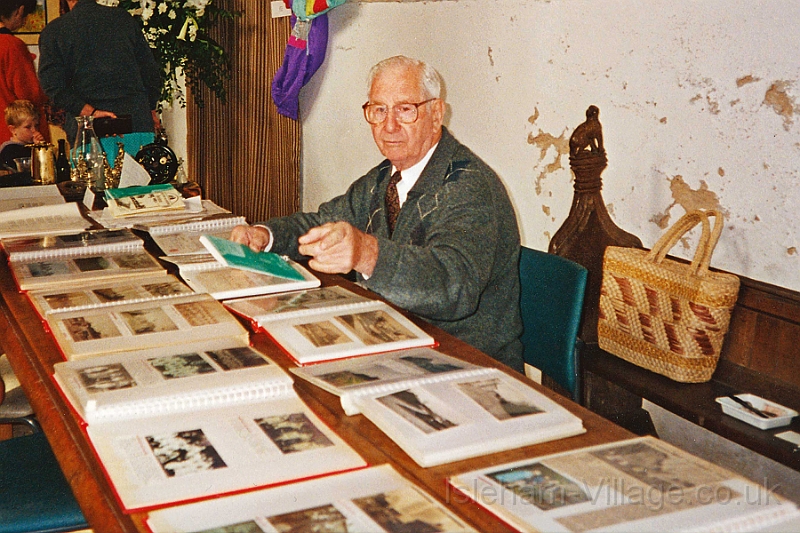 Arthur4-10-98-7 copy.jpg - Arthur Houghton with his collection of photos many of Isleham 4th Oct 1998
